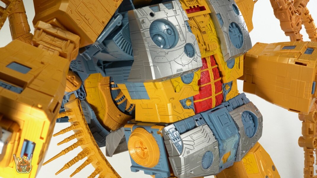 Transformers HasLab War For Cybertron Unicron Review  (32 of 58)